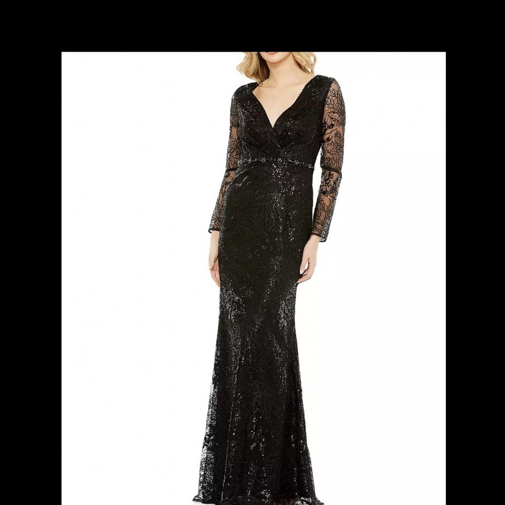 Mac Duggal Black Sequin Evening Gown. NWOT Size 8 Medium. Long sleeve